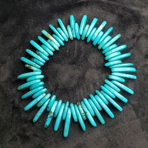 Elastic stretch turquoise bracelet.